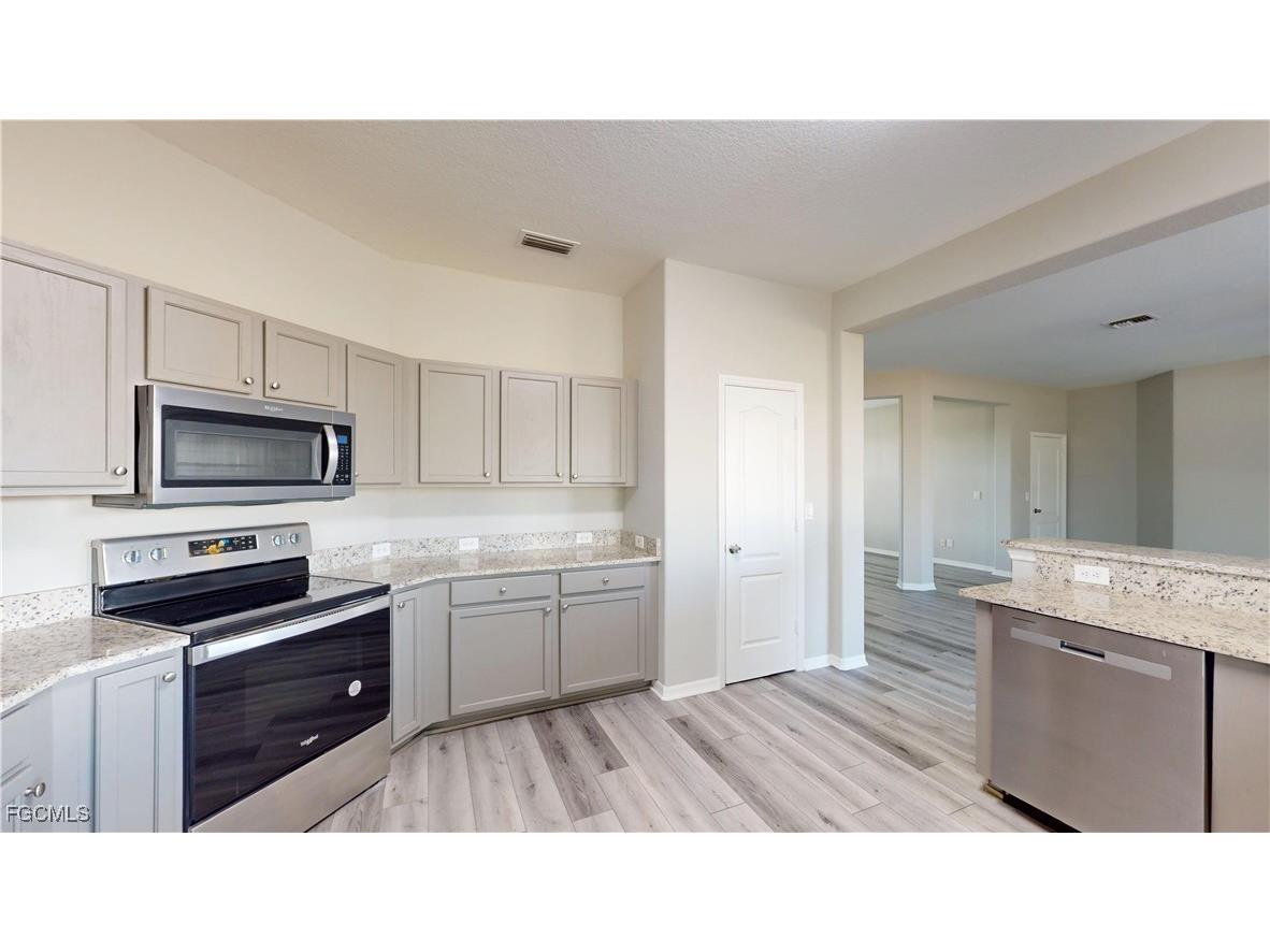 2001 NE 17th Avenue Cape Coral FL 33909 2025023529 image4