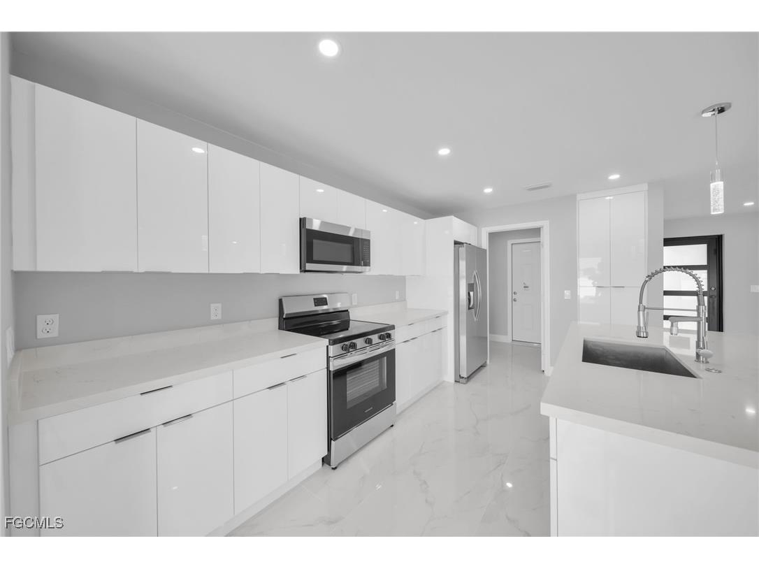 2001 NW 20th Street Cape Coral FL 33993 2025005965 image14