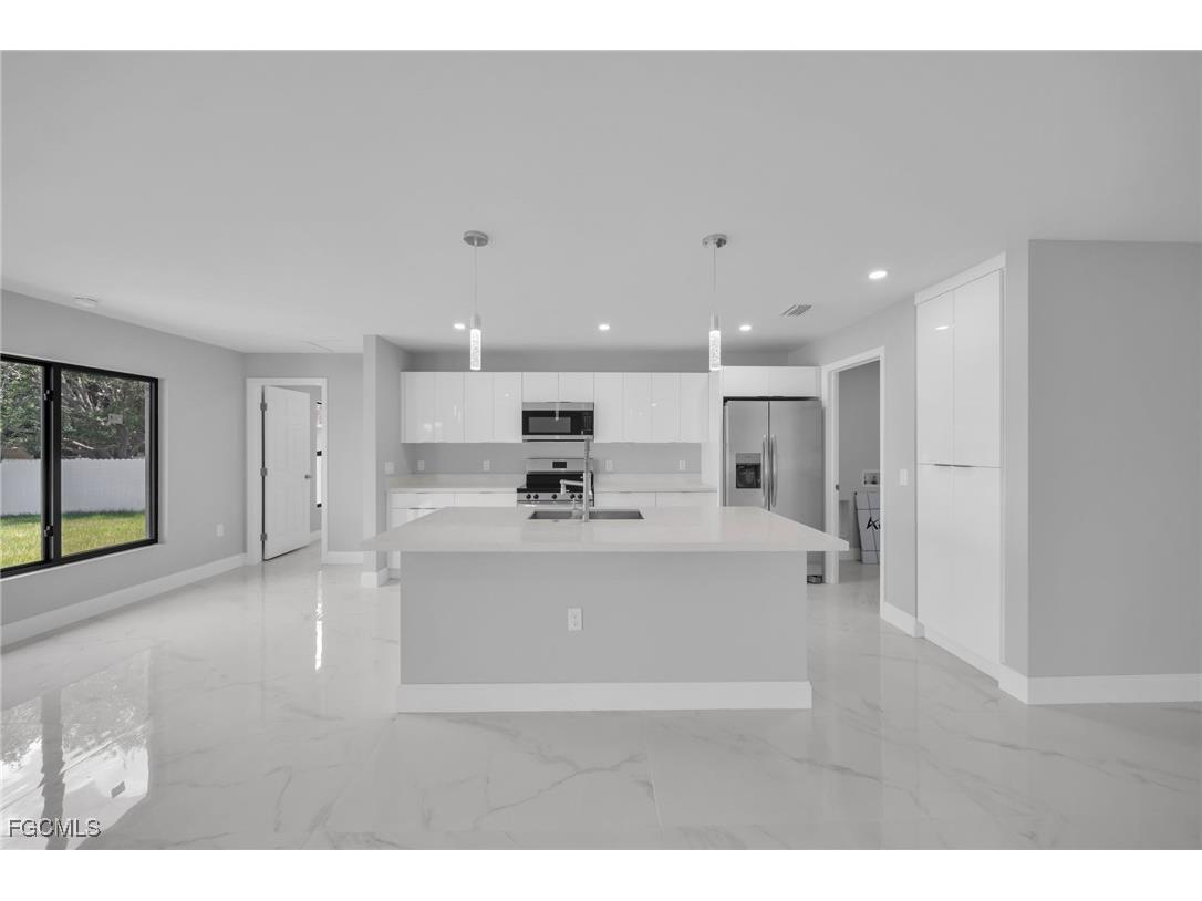 2001 NW 20th Street Cape Coral FL 33993 2025005965 image2