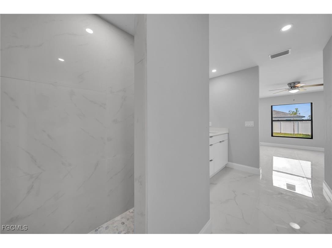 2001 NW 20th Street Cape Coral FL 33993 2025005965 image20