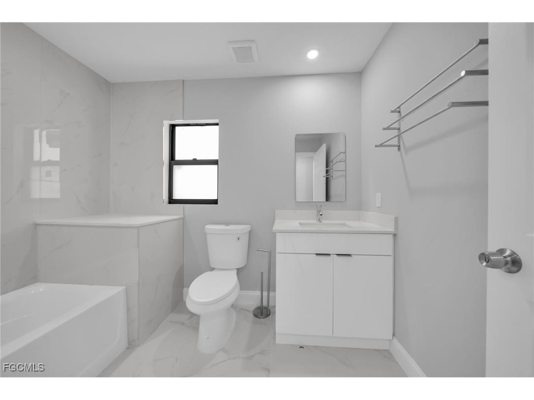 2001 NW 20th Street Cape Coral FL 33993 2025005965 image5