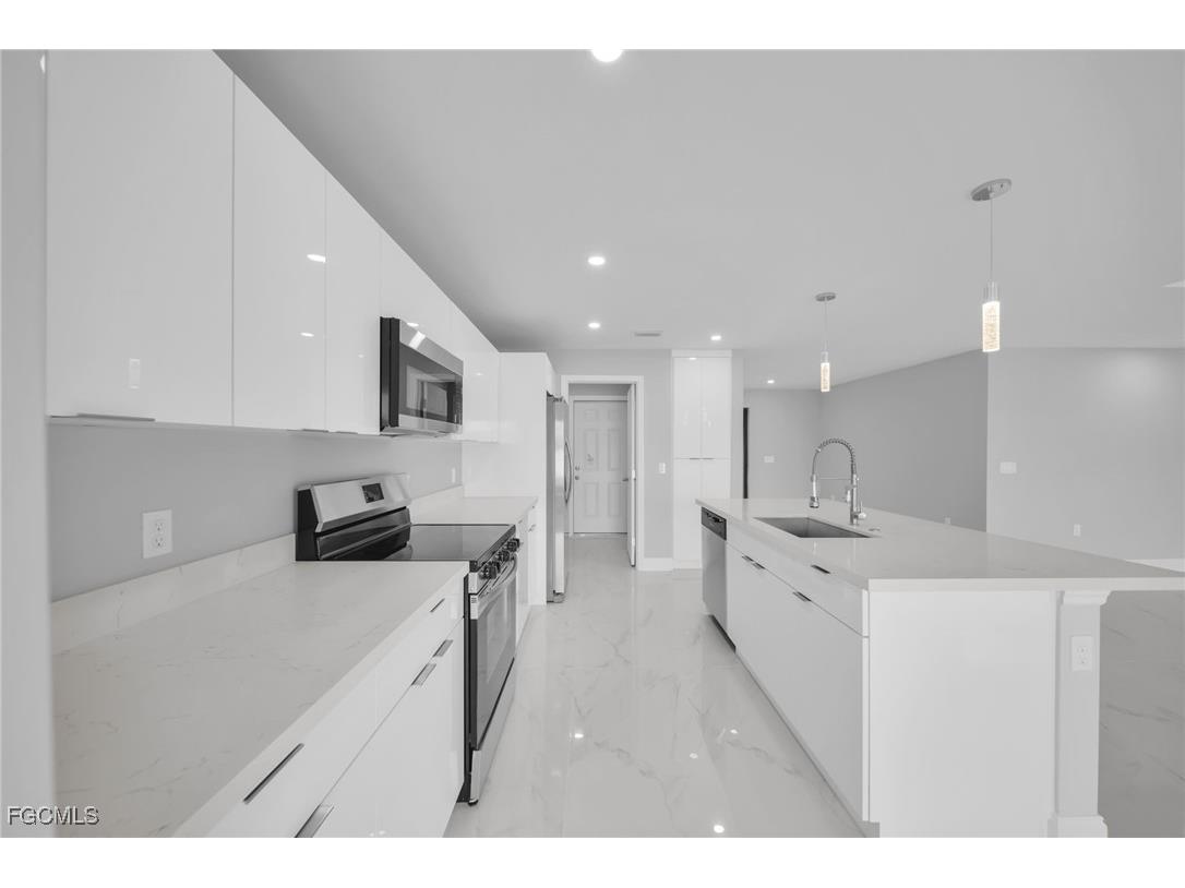 2001 NW 20th Street Cape Coral FL 33993 2025005965 image6