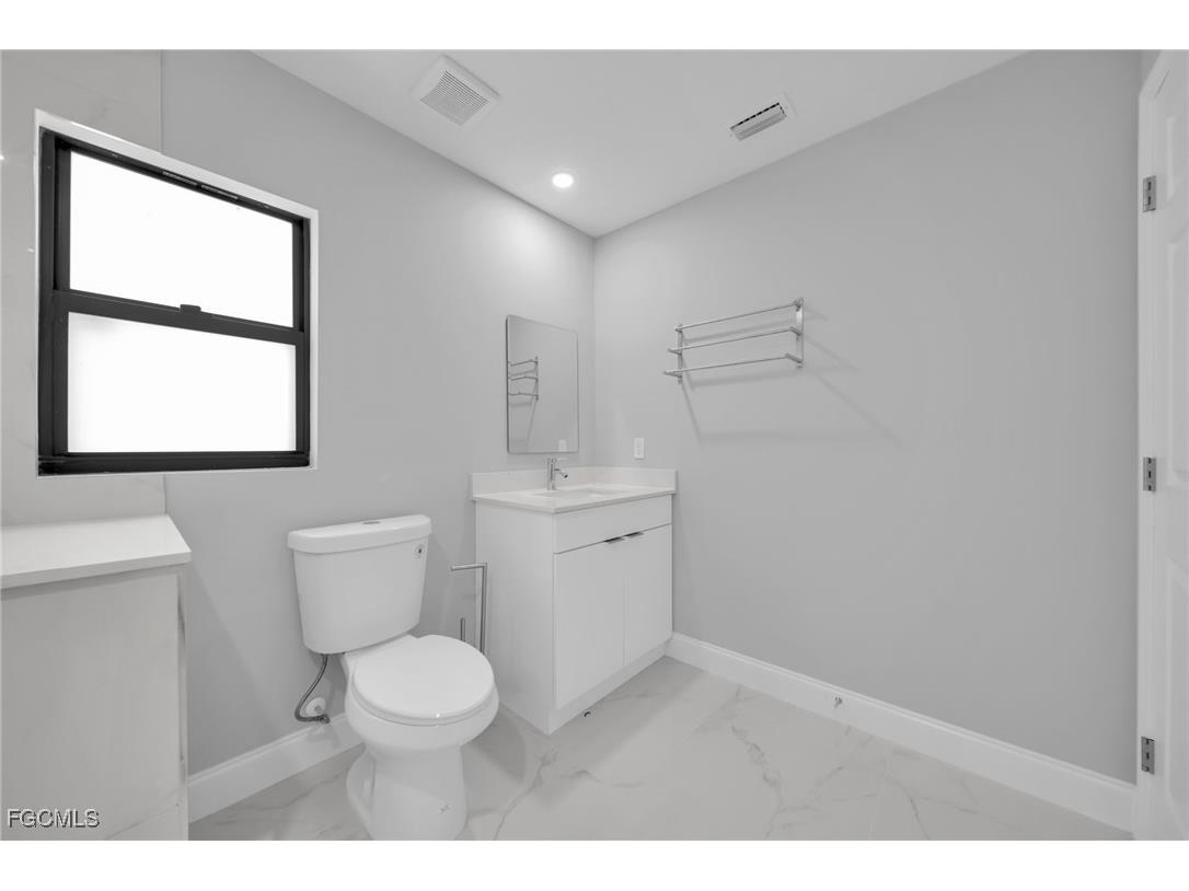 2001 NW 20th Street Cape Coral FL 33993 2025005965 image9