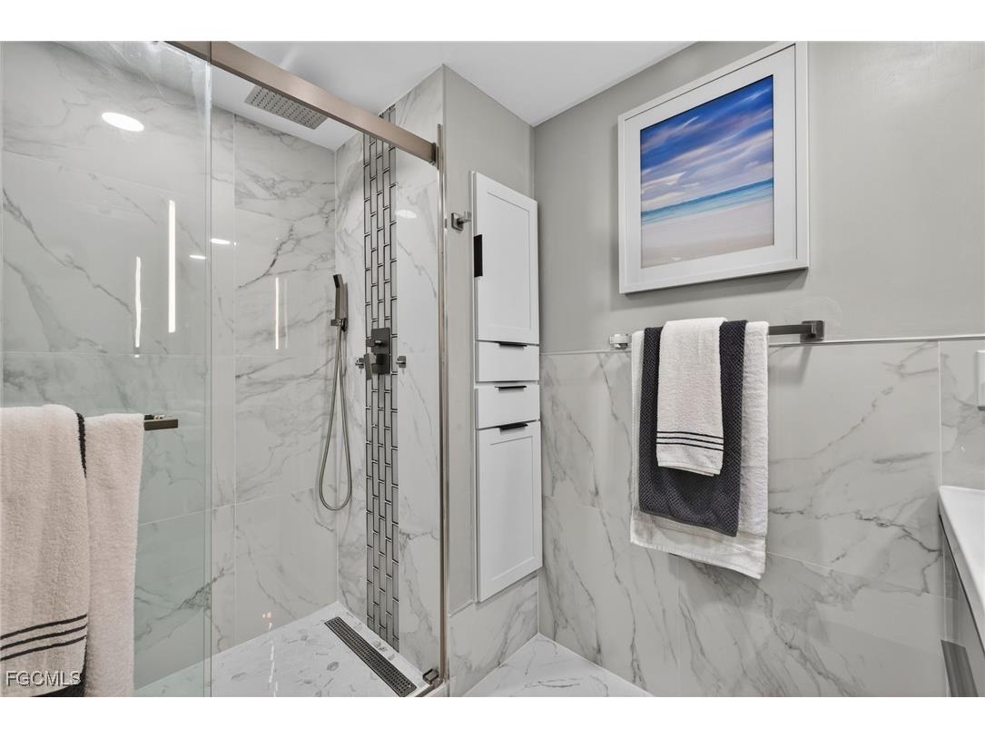 2001 Tarpon Bay Drive N #102 Naples FL 34119 2025023161 image30