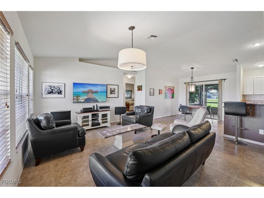 2002 NE 15th Terrace Cape Coral FL 33909 2025013550 image3