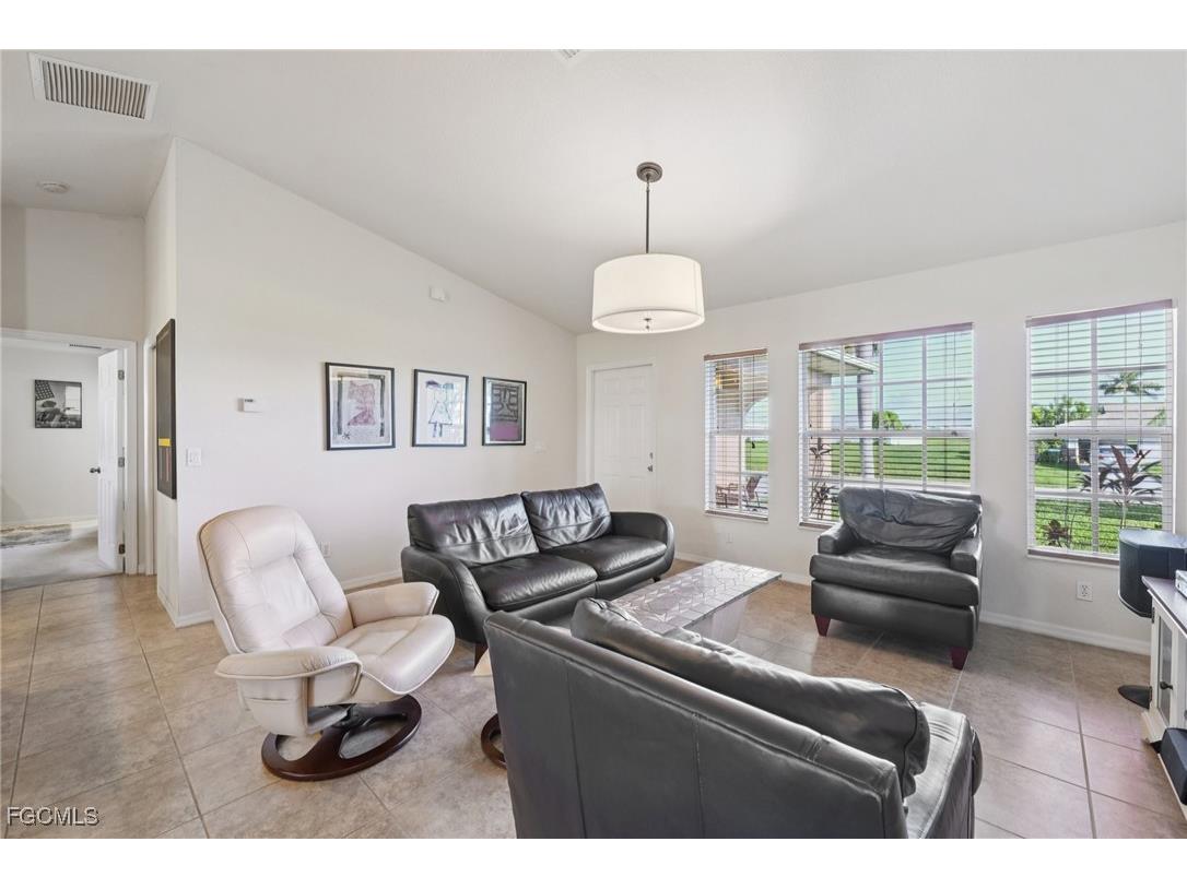 2002 NE 15th Terrace Cape Coral FL 33909 2025013550 image4