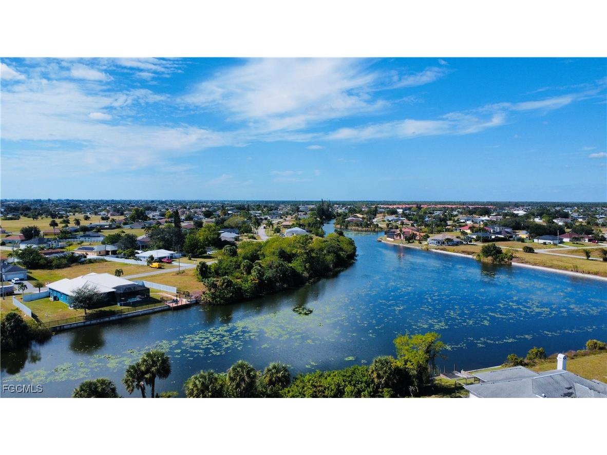 2002 NE 23rd Place Cape Coral FL 33909 2025019284 image1
