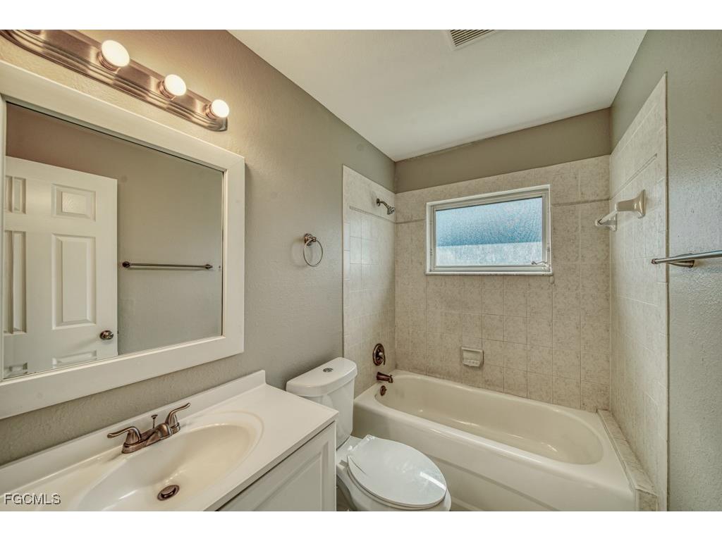 2004 NE 6th Street Cape Coral FL 33909 2025002562 image17