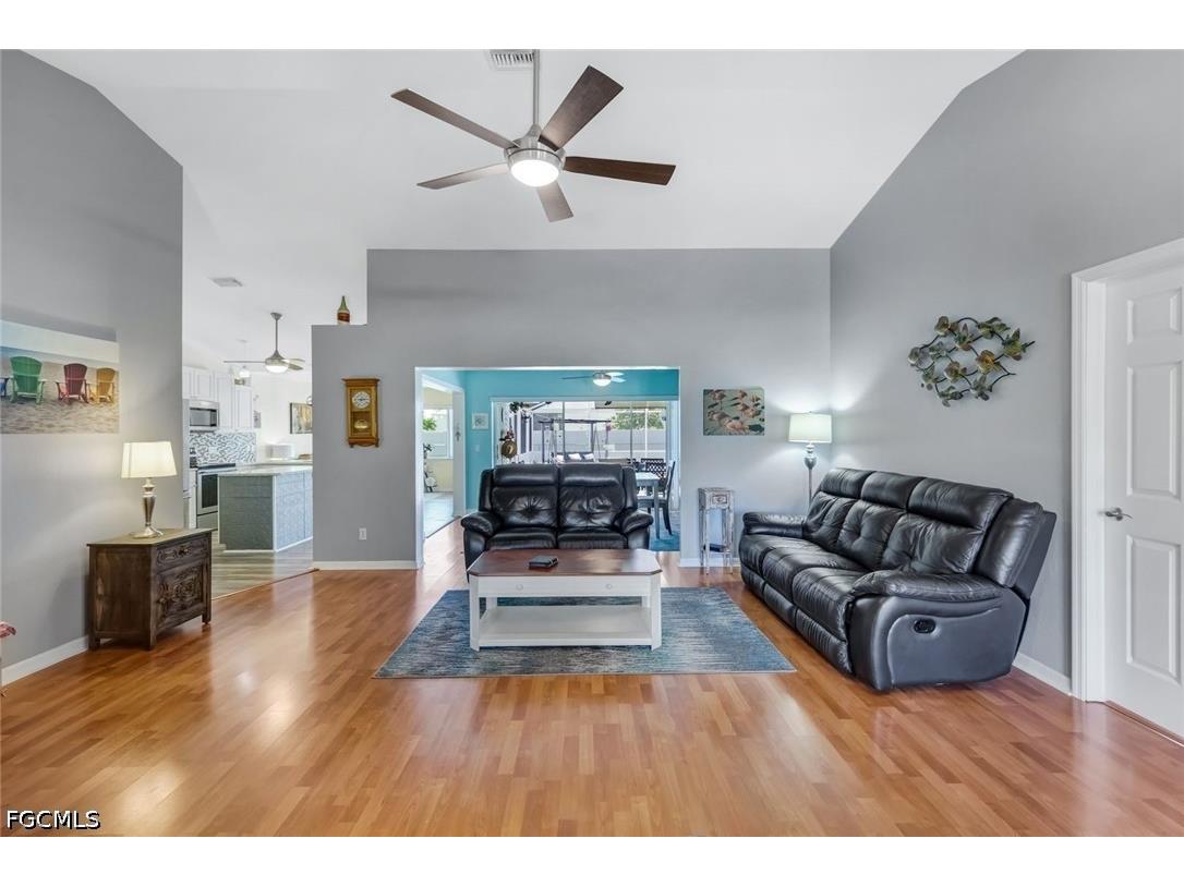 2004 SE 8th Avenue Cape Coral FL 33990 2026018352 image2