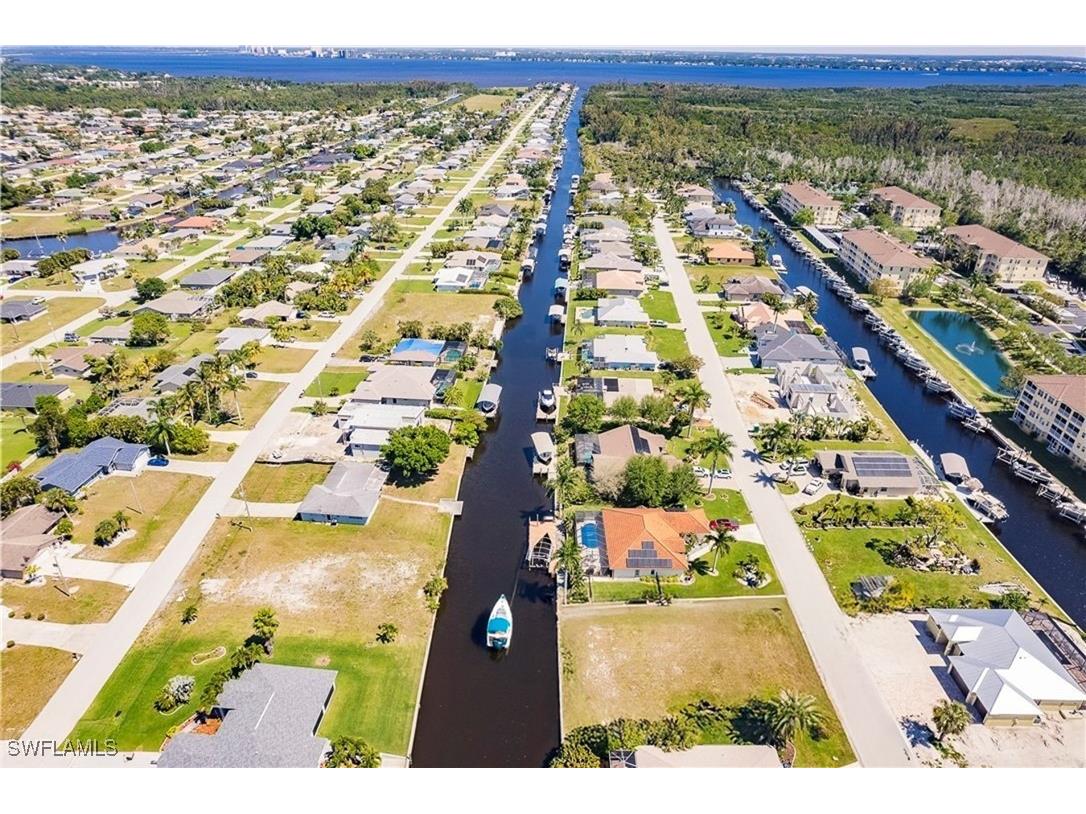 2005 Ottersrest Lane Cape Coral FL 33990 225068279 image1
