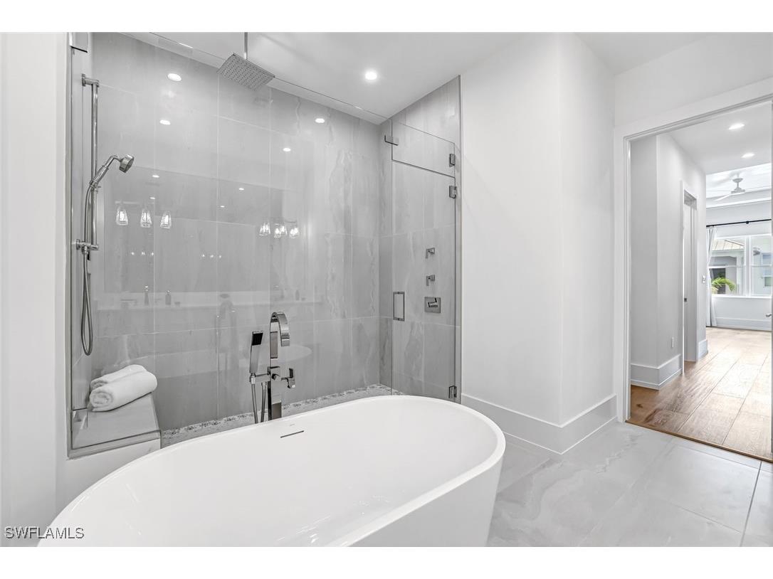 201 8th Street S #308 Naples FL 34102 226000103 image22