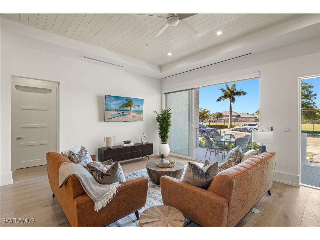 201 8th St S #104 Naples FL 34102 225075632 image1