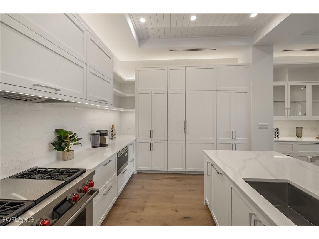 201 8th St S #104 Naples FL 34102 225075632 image10