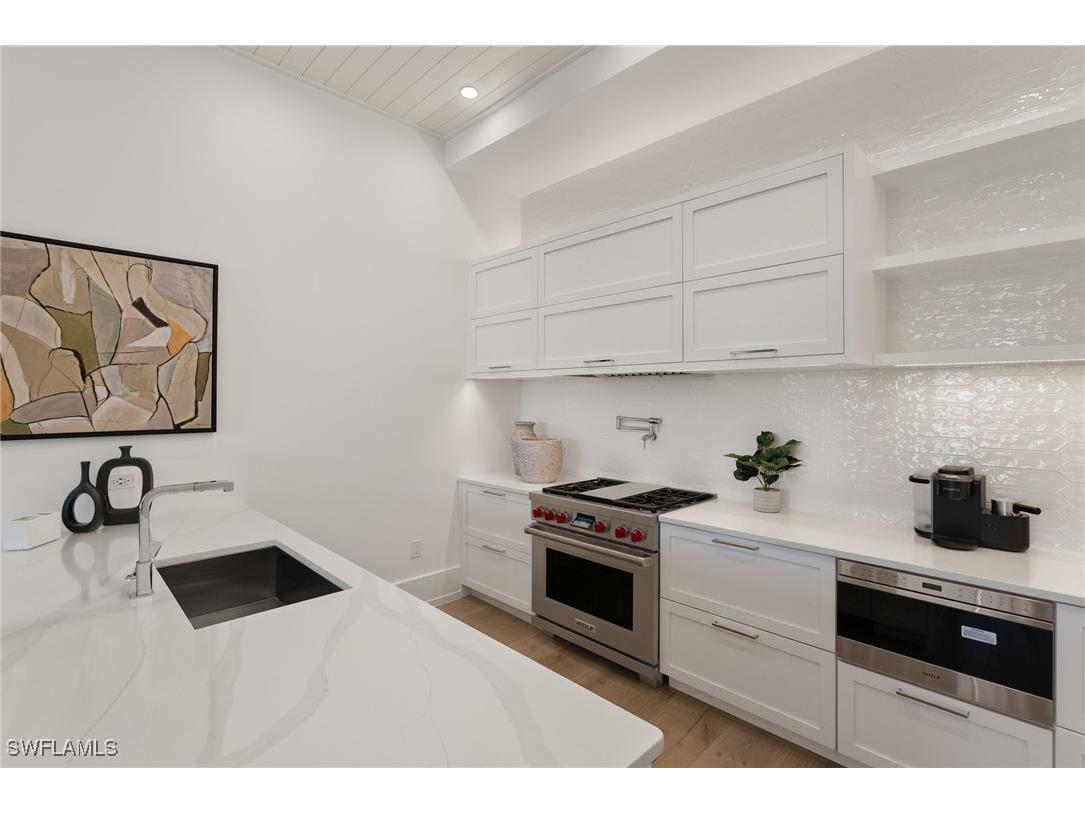 201 8th St S #104 Naples FL 34102 225075632 image12