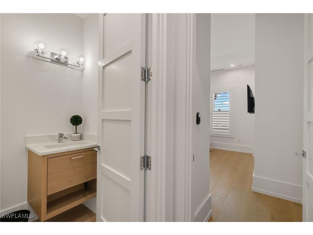 201 8th St S #104 Naples FL 34102 225075632 image13