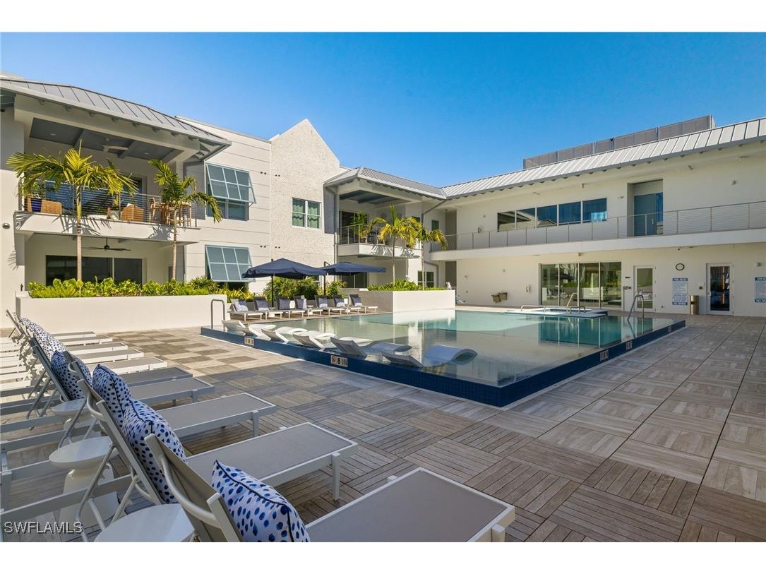 201 8th St S #104 Naples FL 34102 225075632 image32