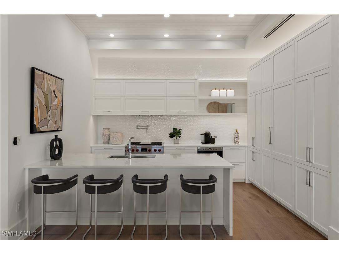 201 8th St S #104 Naples FL 34102 225075632 image5