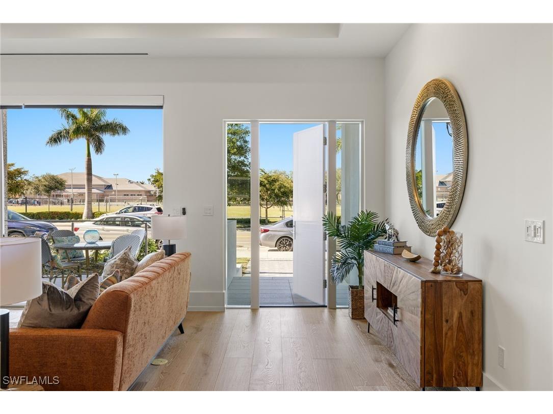 201 8th St S #104 Naples FL 34113 225033622 image1