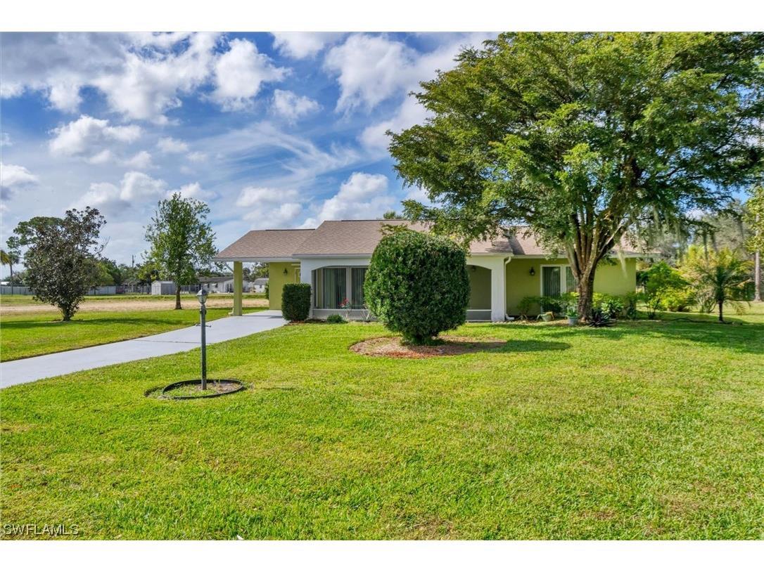 201 Lake Avenue N Lehigh Acres FL 33936 224008424 image1
