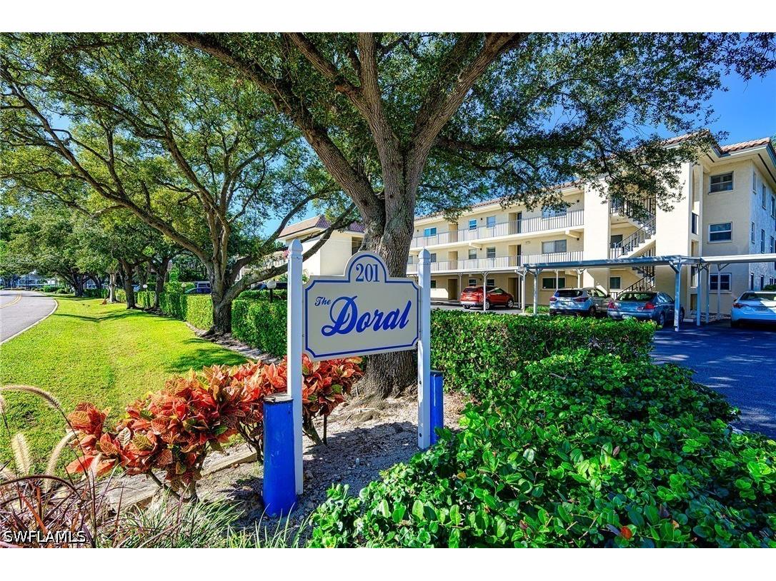 201 Quail Forest Boulevard #103 Naples FL 34105 226020349 image1