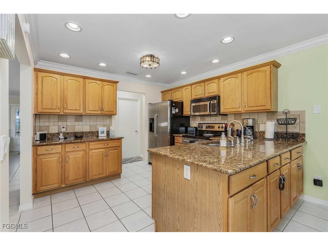 201 SE 28th Terrace Cape Coral FL 33904 2025010086 image23