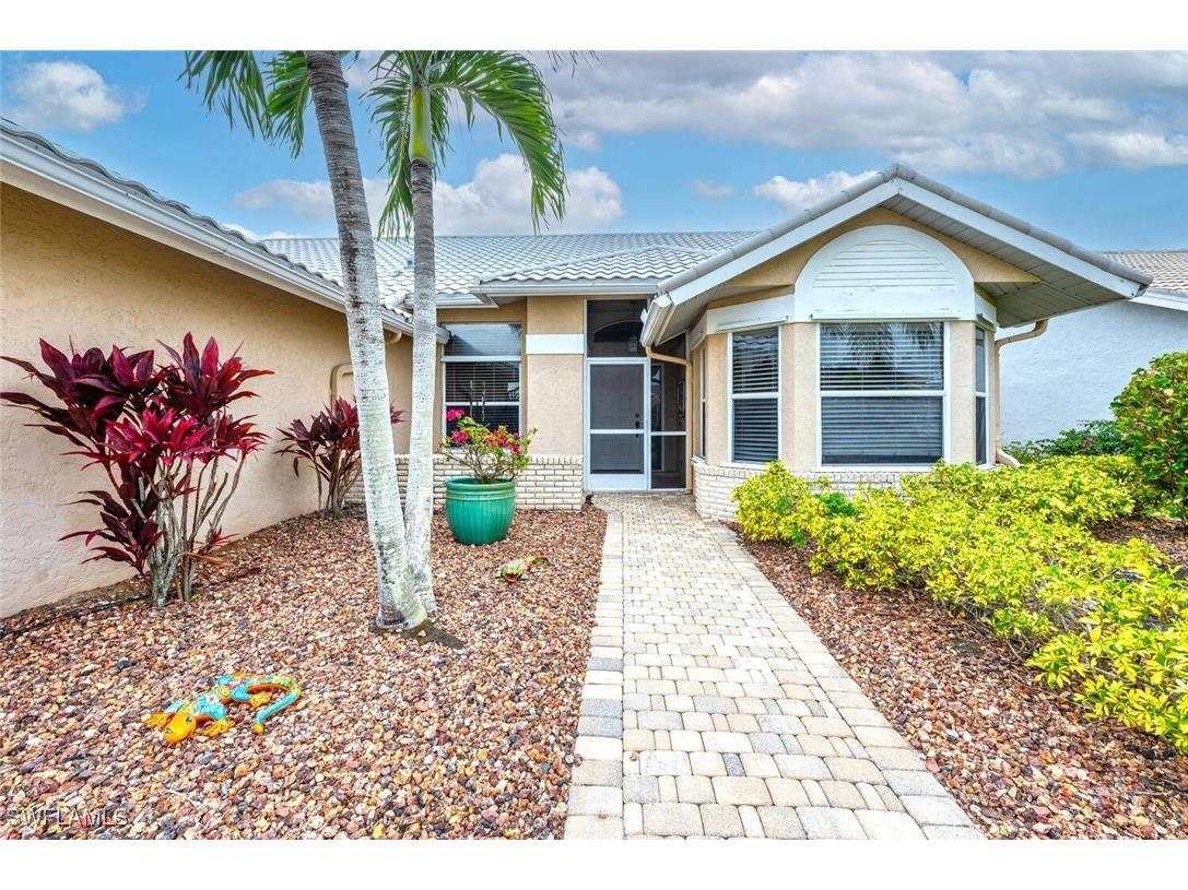 201 Saint James Way Naples FL 34104 224091620 image1