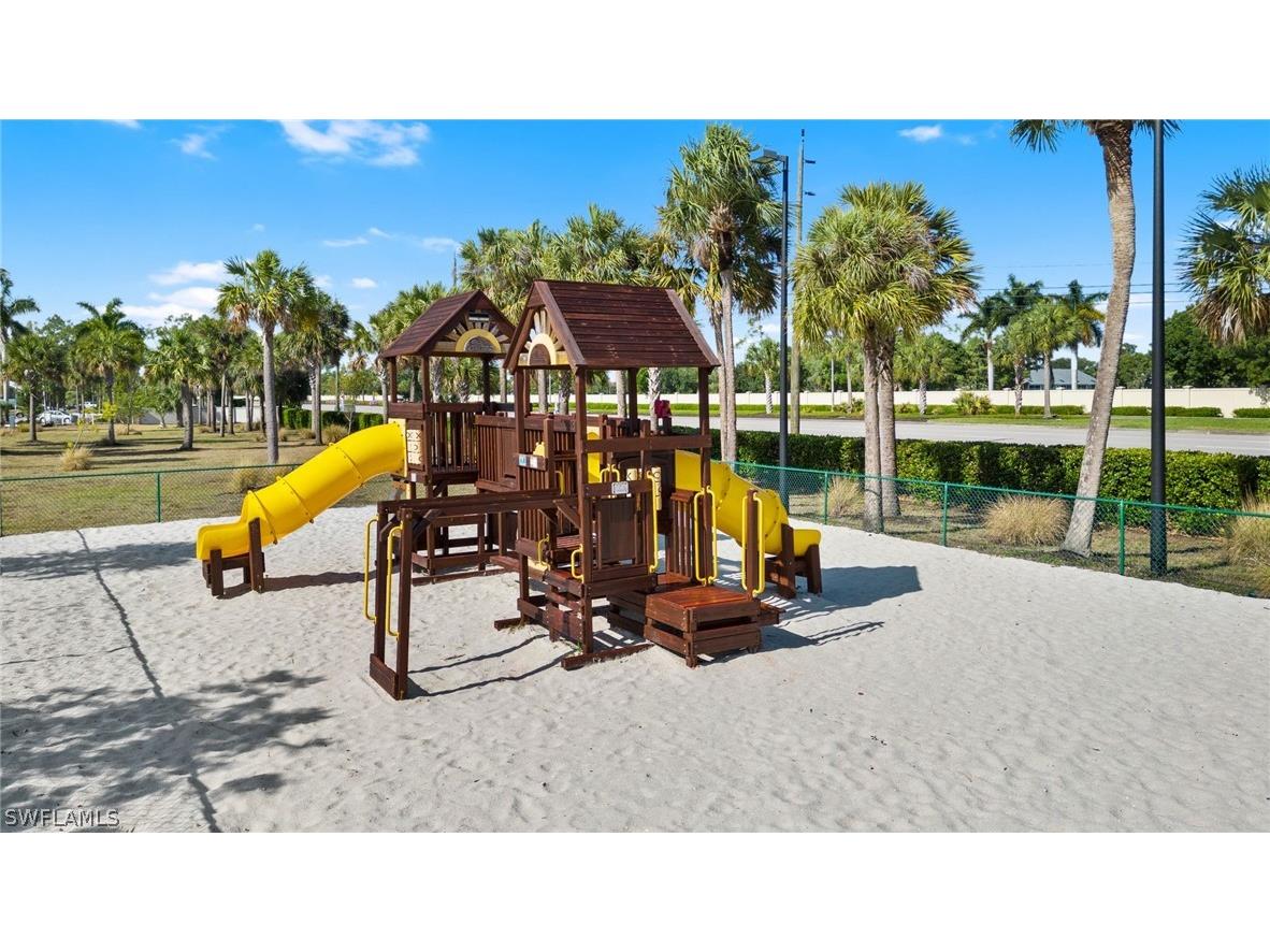 201 Santa Clara Drive #13 Naples FL 34104 226009823 image24