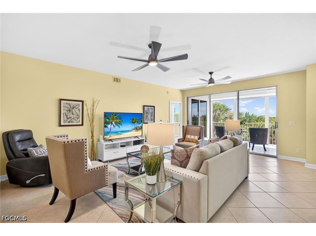 201 Vintage Bay Drive #B10 Marco Island FL 34145 2026018492 image2