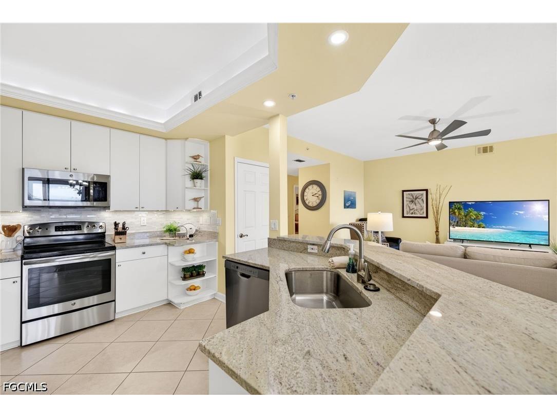 201 Vintage Bay Drive #B10 Marco Island FL 34145 2026018492 image6