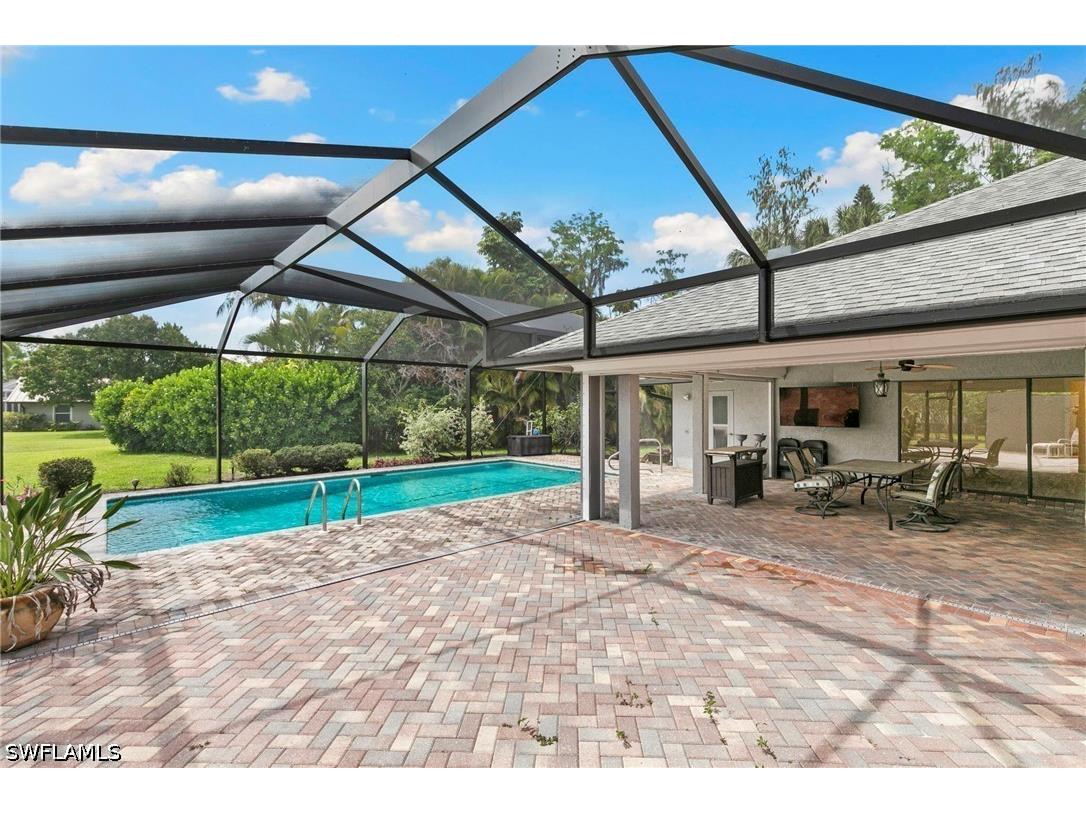 2010 Imperial Golf Course Boulevard Naples FL 34110 226016073 image22