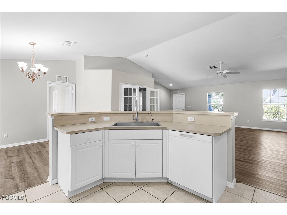 2010 Kismet Parkway W Cape Coral FL 33993 2025025780 image32