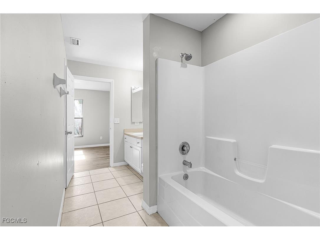 2010 Kismet Parkway W Cape Coral FL 33993 2025025780 image39