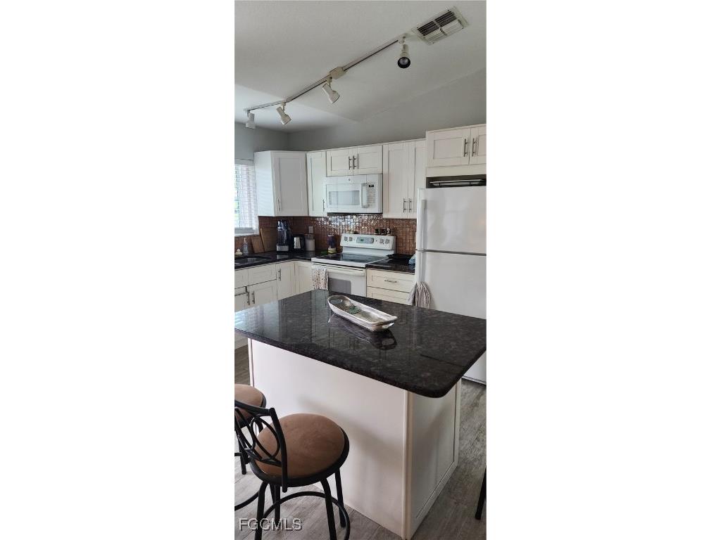 2010 Steamboat Circle Labelle FL 33935 2025014625 image7