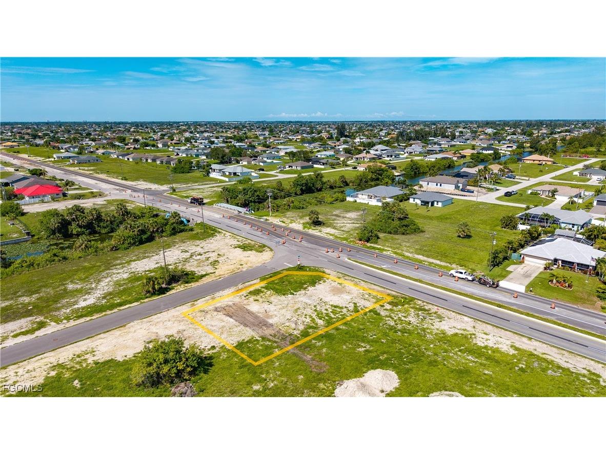 2011 Andalusia Boulevard Cape Coral FL 33909 2025006321 image3