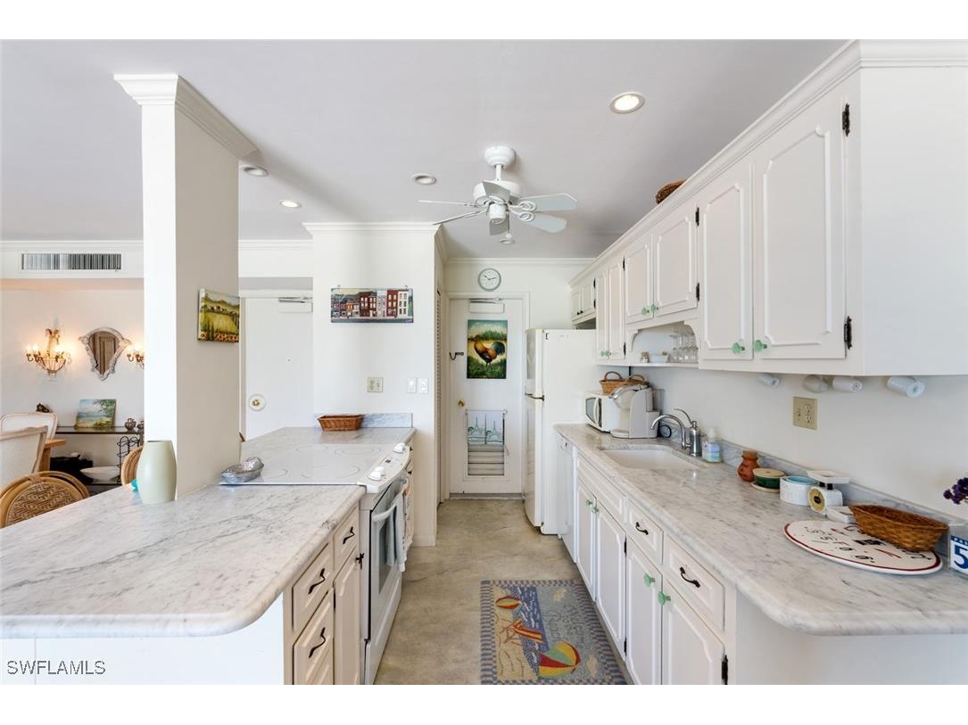 2011 Gulf Shore Boulevard N #45 Naples FL 34102 225060081 image7