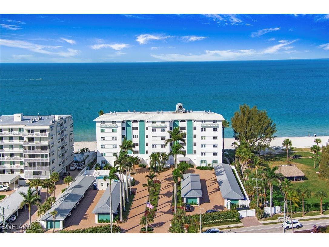2011 Gulf Shore Boulevard N #56 Naples FL 34102 225072418 image1