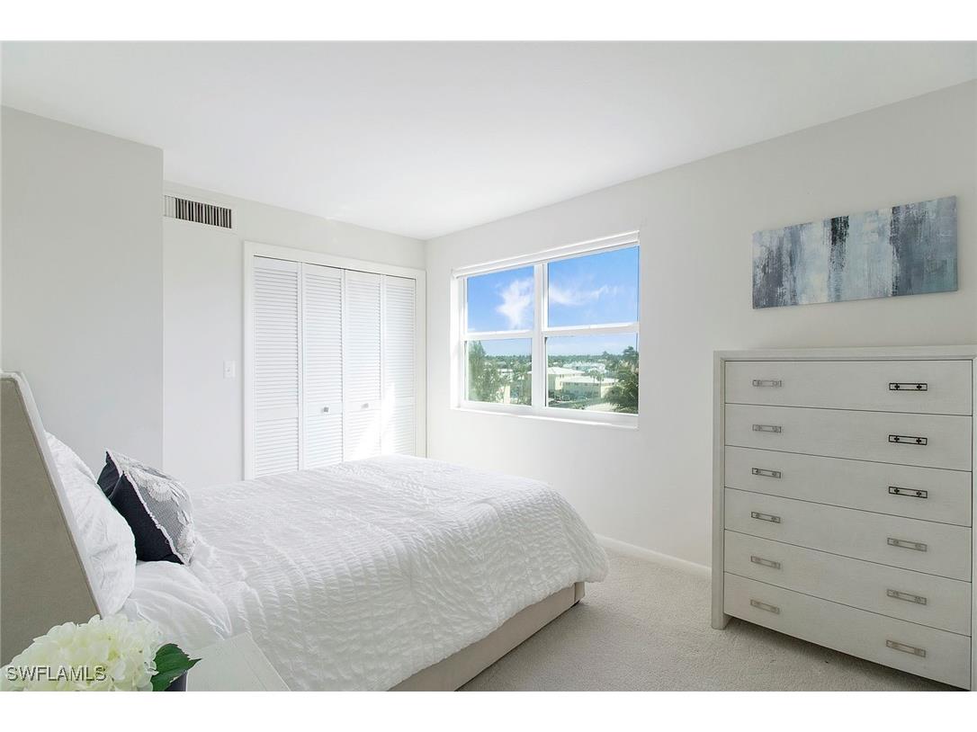 2011 Gulf Shore Boulevard N #56 Naples FL 34102 225072418 image16
