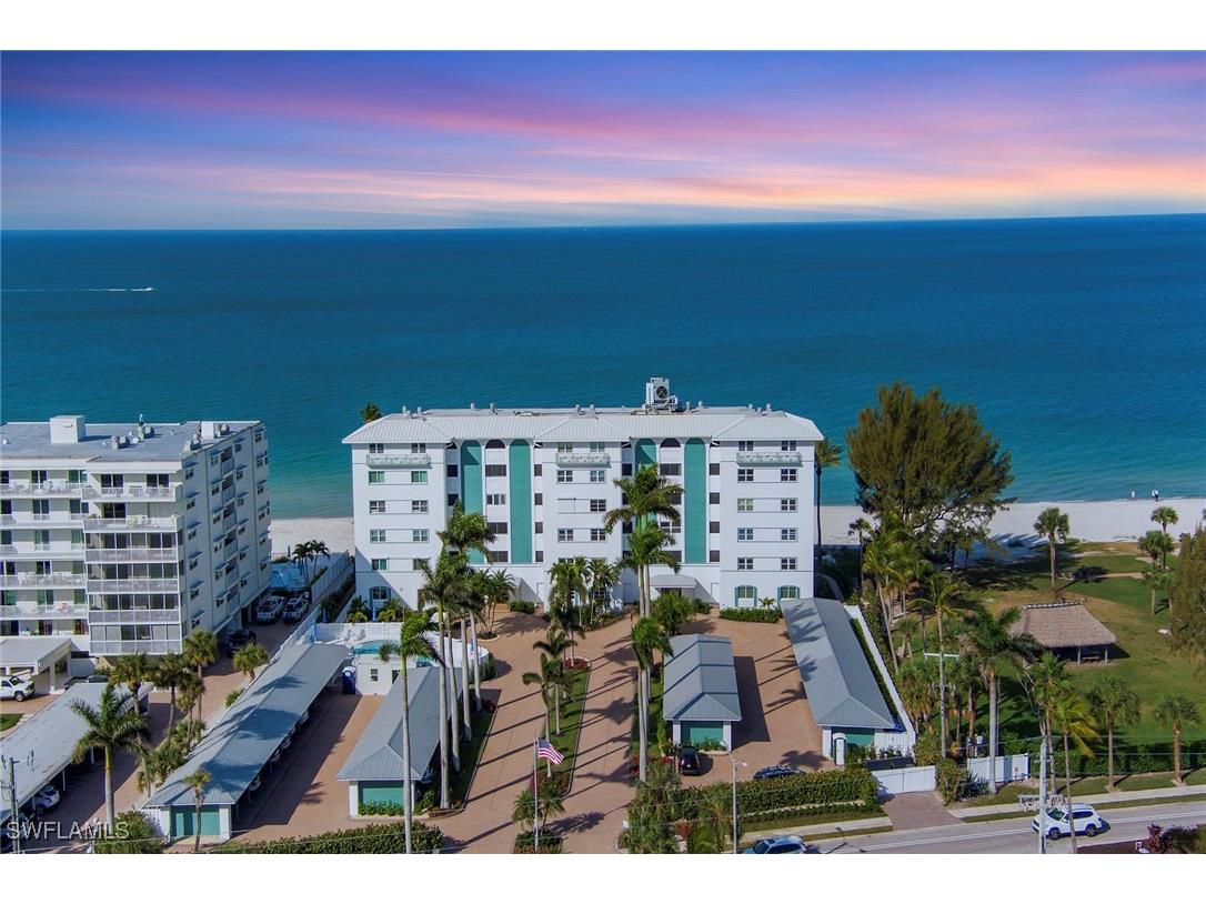 2011 Gulf Shore Boulevard N #56 Naples FL 34102 225072418 image2