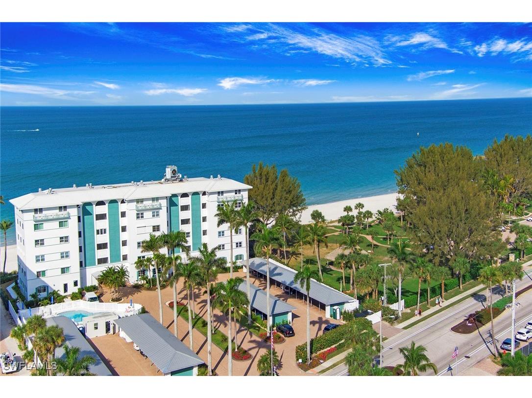 2011 Gulf Shore Boulevard N #56 Naples FL 34102 225072418 image23