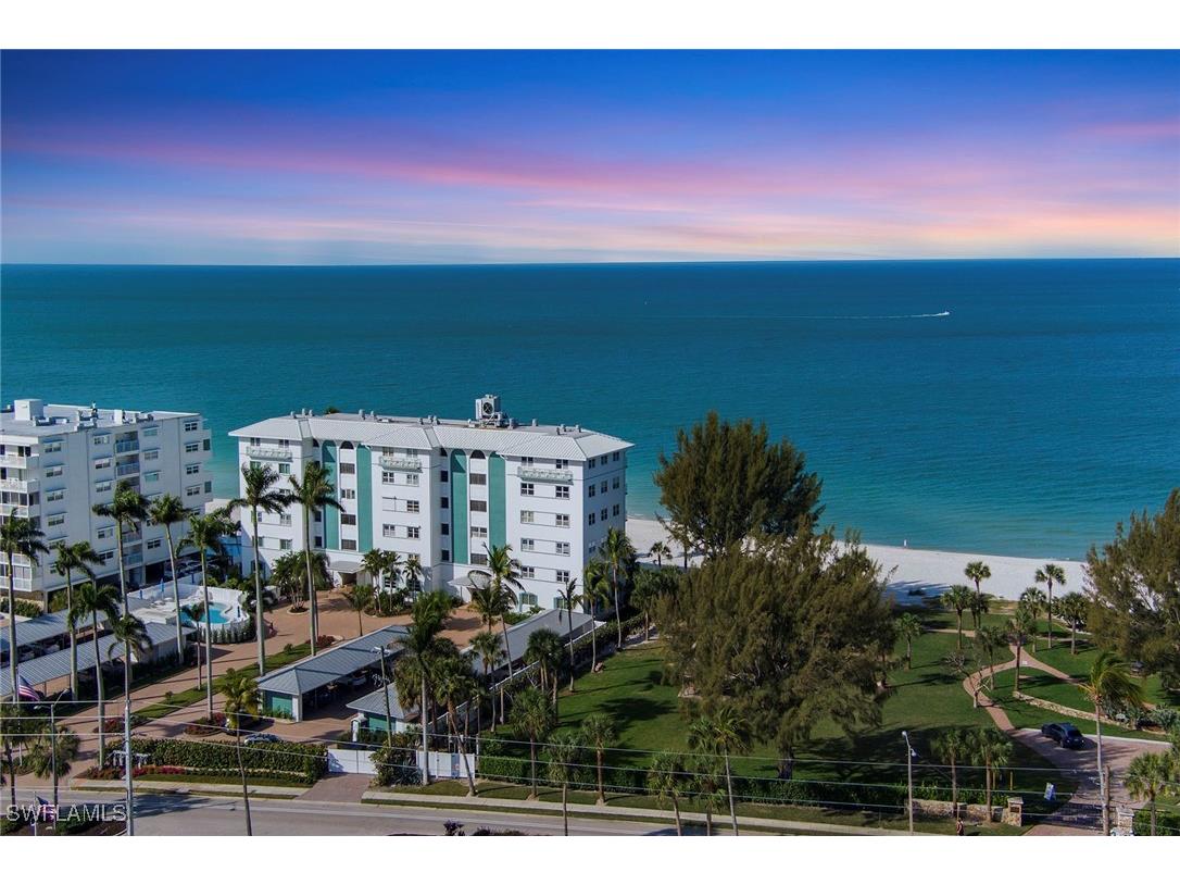 2011 Gulf Shore Boulevard N #56 Naples FL 34102 225072418 image25