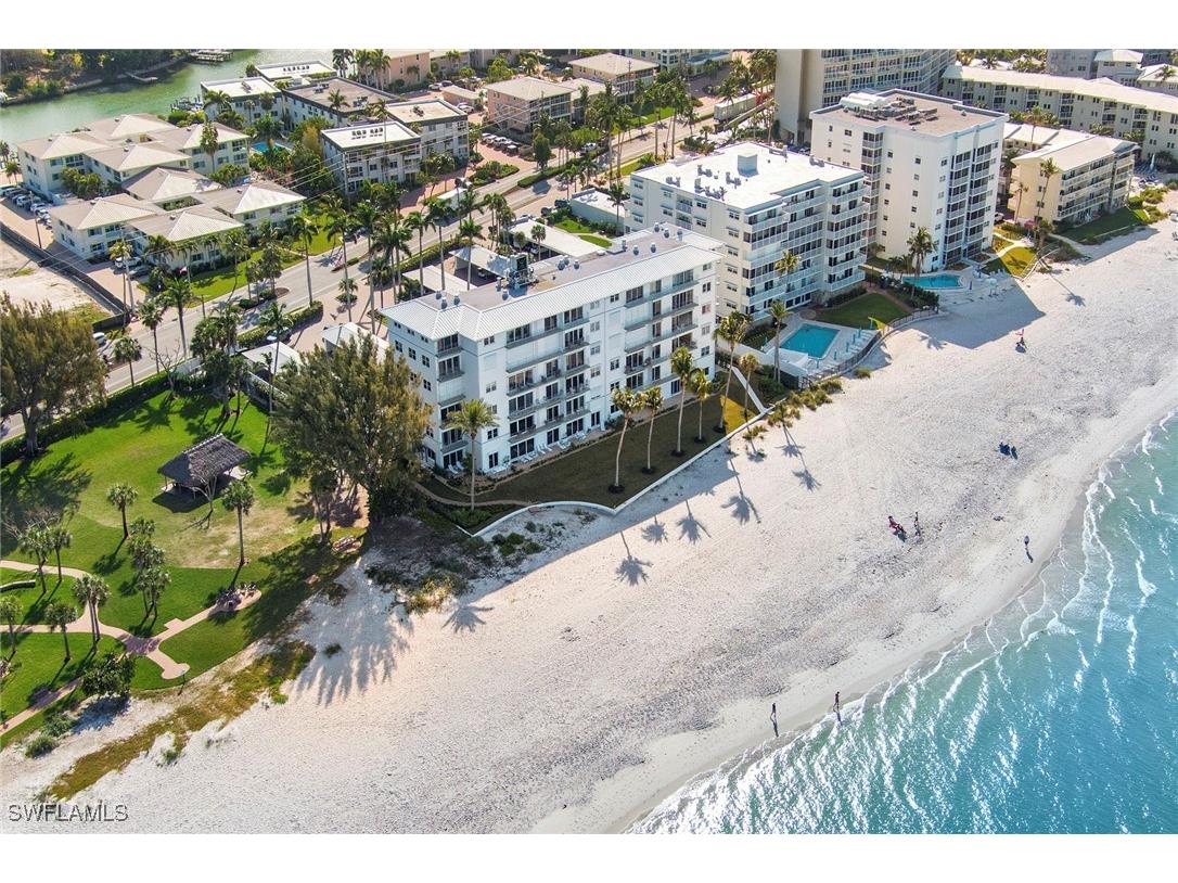 2011 Gulf Shore Boulevard N #56 Naples FL 34102 225072418 image28