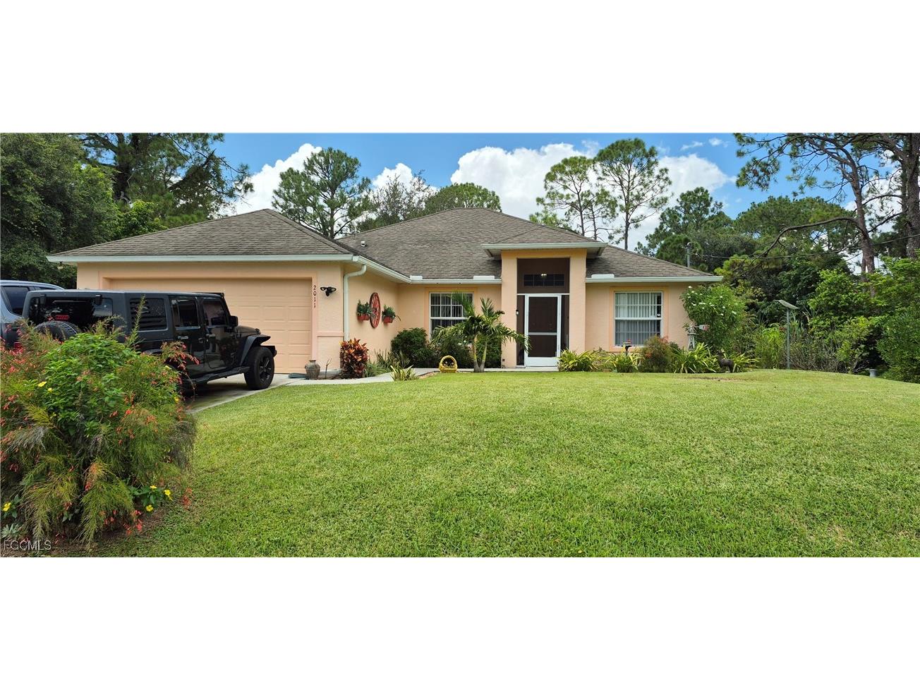 2011 Leroy Avenue Alva FL 33920 2025005126 image1