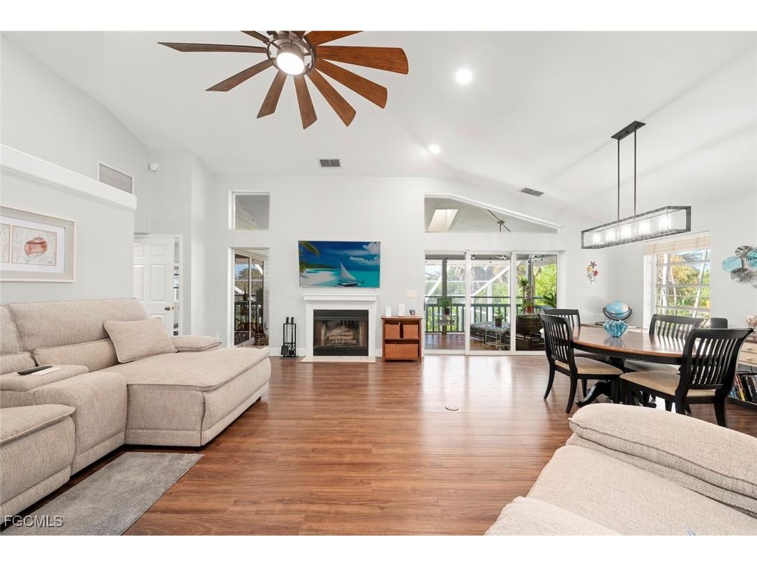 2011 Mitzi Lane Sanibel FL 33957 2025017704 image3