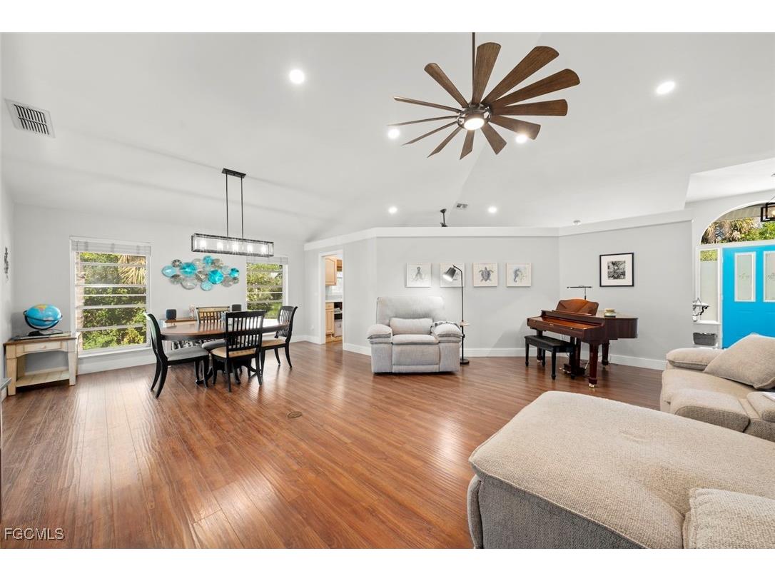 2011 Mitzi Lane Sanibel FL 33957 2025017704 image5