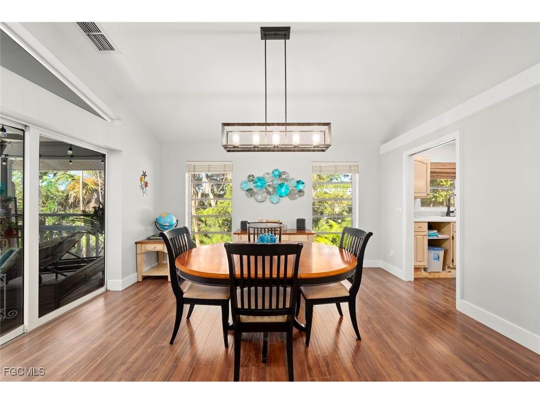 2011 Mitzi Lane Sanibel FL 33957 2025017704 image7