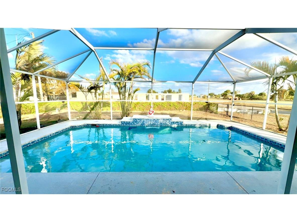 2011 NE 9th Avenue Cape Coral FL 33909 2026002732 image1