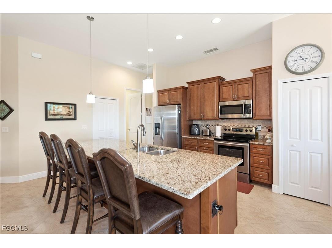 2011 NW 9th Place Cape Coral FL 33993 2025025069 image6