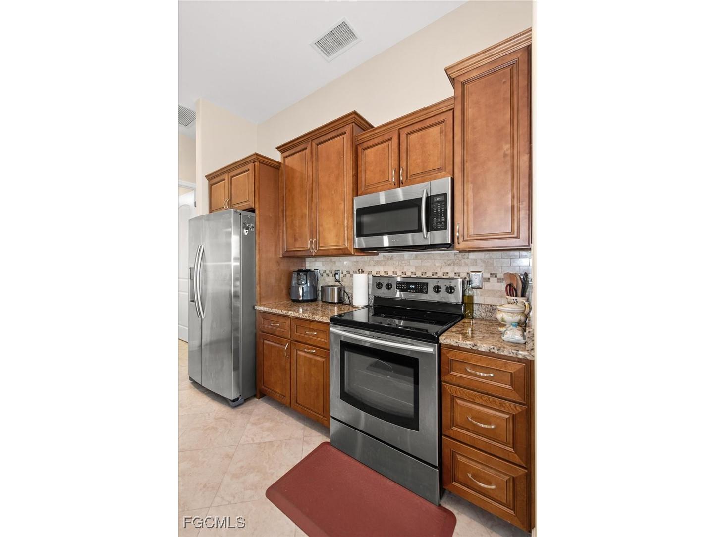 2011 NW 9th Place Cape Coral FL 33993 2025025069 image9