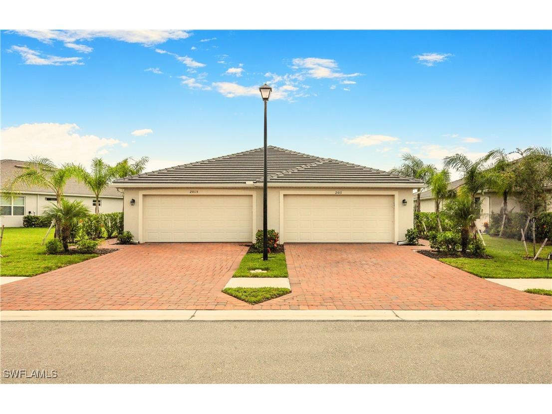 2011 Vermont Lane Naples FL 34120 225054333 image1