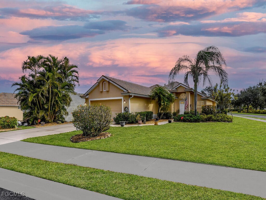 2012 Oxford Ridge Circle Lehigh Acres FL 33973 2025013963 image1